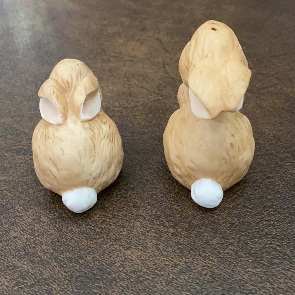 BUNNY SALT AND PEPPER SHAKERS 1.5”x2.5” 1.5”x1.75” - Picture 2 of 3